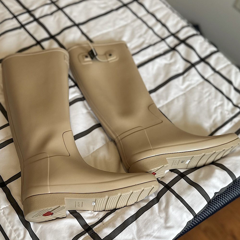 Original Tour Tall Packable Waterproof Rain Boot
HUNTER